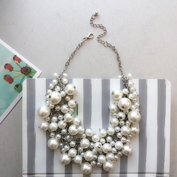 Pearl statement necklace. - Picture 2 of 7